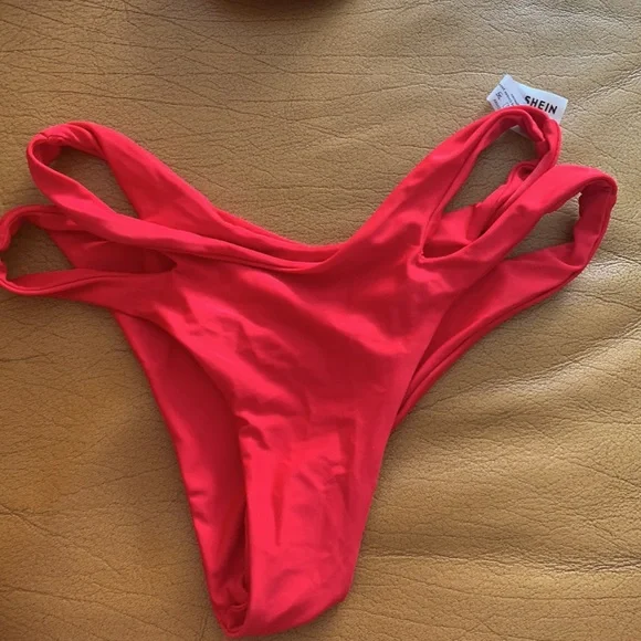 Bikinis - Picture 15 of 16